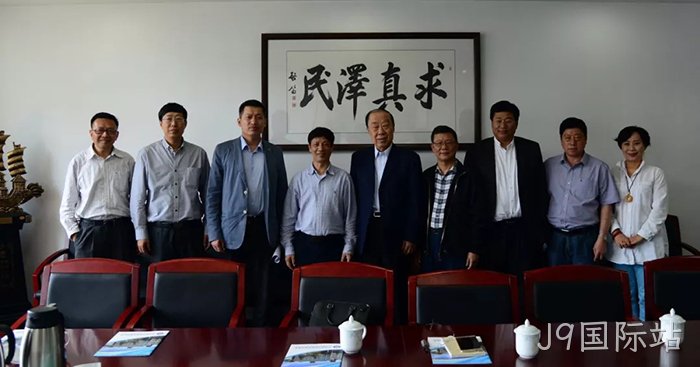 J9国际站▴董事长颜丨贻意（左四）考察中国▴海洋大学
