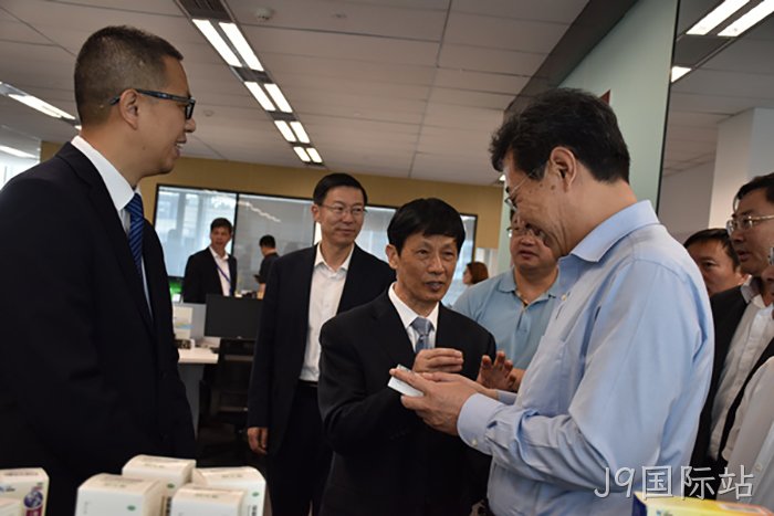 山东省日△照市市长◥李永红一▪行来J9国际站上海✧分公司考◤察调研 山东省日▣照市市长❈李永红一丨行来J9国际站上海〓〓分公司考✩察调研